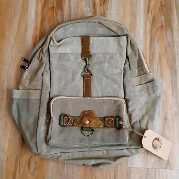 Backpack The Barrel Shack Rugged Brass Leather Canvas Unisex NWT - Picture 1 of 3